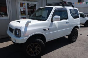 ジムニー　ランドベンチャー　４WD　後期型　リフトアップカスタム車　5速ミッション車　カロッツェリアメモリーナビ＆ＴＶ　ショウワガレージパーツ多数装備