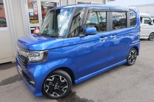 Ｎ－ＢＯＸカスタム　Ｇ・Ｌターボ　ホンダセンシング　ギャザーズ８インチプレミアムインターナビ＆フルセグＴＶ＆Ｂカメラ付き　両側パワースライドドア
