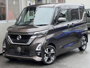 ルークス　ハイウェイスターＧターボプロパイロットエディション　純正９型ナビ　フルセグＴＶ　全周囲カメラ　ナビ連動ドラレコ＆ＥＴＣ２．０　ＢＴ接続　ＣＤ　ＤＶＤ　両側自動ドア　リアサーキュレータ　電動Ｐ　Ｂボールド　オートＡＣ　フロアマット　サイドバイザー　走行１３７００Ｋｍ