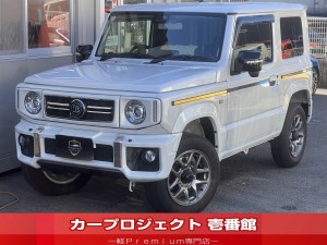 ジムニー　ＸＣターボ　４ＷＤ　５速ＭＴ　４型　ダムドリトルＧコンプリートキット＆黒×白革調シートカバー　純正８型ナビ　フルセグＴＶ　Ｂカメラ　ナビ連動前後ドラレコ　ＥＴＣ２．０　ＣＤ　ＤＶＤ　ＢＴ接続　マット　サイドバイザー　ラゲッジ収納　走行６１００Ｋｍ