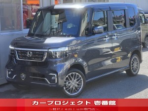 Ｎ－ＢＯＸカスタム　ターボ　４ＷＤ　純正８型ナビ　フルセグＴＶ　Ｂカメラ　オプショングリル＆フォグライトガーニッシュ　両側電動スライドドア　ハーフレザーシート　シートヒーター　ブルートゥース接続　サイドバイザー　ホンダセンシング　走行３０９０ｋｍ