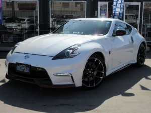 フェアレディＺ　ニスモ　専用半革レカロスポーツシート　専用エアロ　専用１９アルミ　ブレンボキャリパー　メーカーＨＤＤナビ　フルセグＴＶ　Ｂカメラ　ＥＴＣ　ＢＯＳＥ　ドラレコ　ニスモマフラー　リアスポイラー　ニスモフロアマット　走行４９６００ｋｍ
