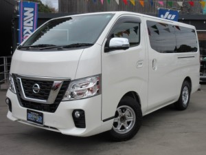 ＮＶ３５０キャラバン　ロングプレミアムＧＸ　エマージェンシーブレーキ　ＯＰオグショーコラボベットキット＆木目フローリング　純正ナビ　フルセグＴＶ　アラウンドビューカメラ　ＥＴＣ　ドラレコ　左自動ドア　右ドア＆リアゲートイージードア　ＬＥＤライト　ＫＥＥＬＥＲ１５アルミ　新品タイヤ　純正ルームカーテン　ワンオーナー　走行４４００ｋｍ