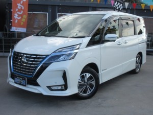 セレナeパワー　ｅパワーハイウェイスターＶ　プロパイロット　純正１０型ナビ　フルセグＴＶ　純正フリップダウンモニター　全周囲カメラ　ＯＰ撥水シート　デジタルインナーミラー　両側自動ドア　ＬＥＤライト　純正アルミ　運転支援システム　セーフティシールド　走行４３００ｋｍ